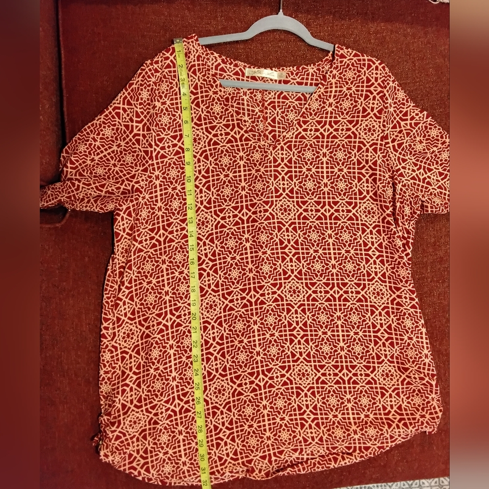 Red Geometric Pattern Blouse - Picture 7 of 7